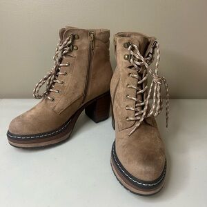 Pierre Dumas Women’s Sonata 4 Taupe Faux Suede Boots Size 8.5 NWOB
